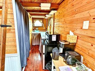 Cozy Pet-Friendly Lakefront Tiny Home with Kayaking & Scenic Views Near Eastland, Texas - 3