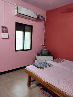 Guruji HomeStays - 0