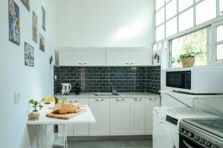 Charming Home in the Heart of Haifa by Sea N Rent - 8
