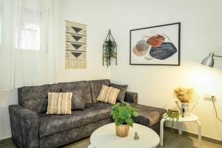 Charming Home in the Heart of Haifa by Sea N Rent - 1