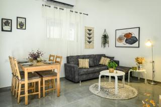 Charming Home in the Heart of Haifa by Sea N Rent - 3