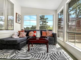 Boutique-Style Chalet with Whirlpool Tub and Mountain Views in Eureka Springs, Arkansas - 8