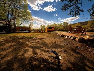 Gorgeous Wagon for a Unique Getaway in Dubois, Wyoming - 3