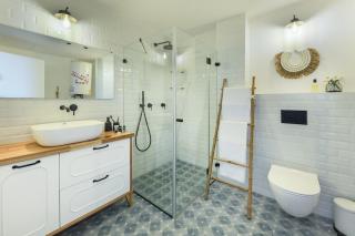 Serene Studio Apt w Balcony Overlooking the Sea - 2