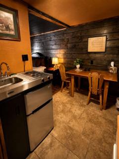Luxurious King Suite Rental for an Unforgettable Escape in Dubois, Wyoming - 2