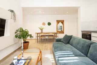 Stylish 3BR Apt w Balcony 5 min Walk from Beach - 3