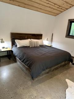 Luxurious Rustic Cabin with Fire Pit and Forest Views for an Amazing Couples Getaway near Madison, Ohio - 4