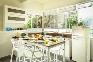 Serene Retreat with Lush Garden - 6