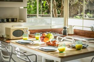 Serene Retreat with Lush Garden - 4