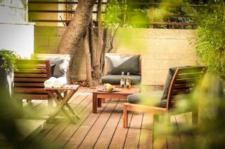 Serene Retreat with Lush Garden - 8