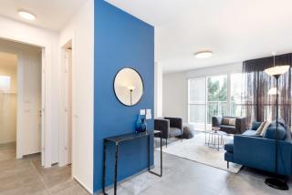 Modern 2BR Apt w Private Parking in City Center - 5