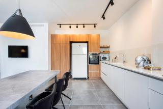 Modern 2BR Apt w Private Parking in City Center - 3