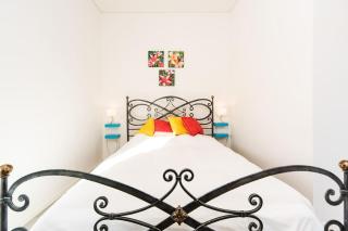 Mamad Bright Apt w Balcony 10min Walk from Beach - 3