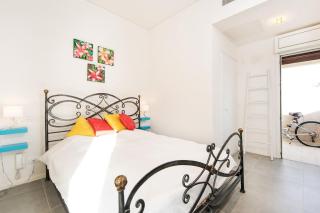 Mamad Bright Apt w Balcony 10min Walk from Beach - 2