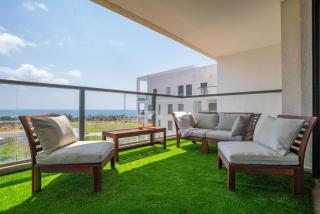 Vibrant Seaside Stay with Balcony - 6
