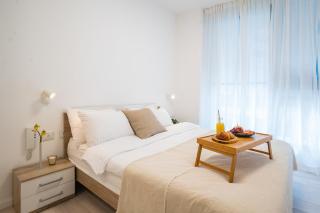 Mamad Sunlit Elegant 3BR Stay with Mamad - 6