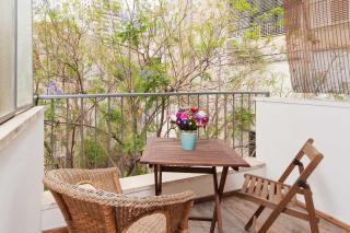 Stylish Apt w Charming Balcony in the Very Center - 9