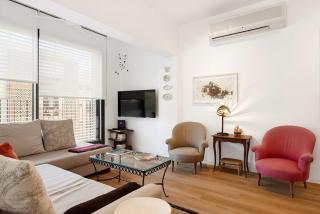 Large Classic Apartment in the Heart of Tel Aviv By Sea N Rent - 3