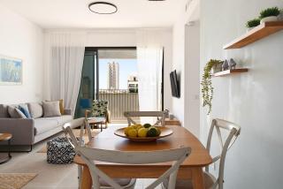 Bright Spacious Stay with Private Skyline Balcony - 4