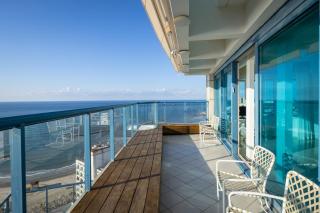 Coastal Panorama Apartment - 9