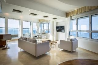 Coastal Panorama Apartment - 8