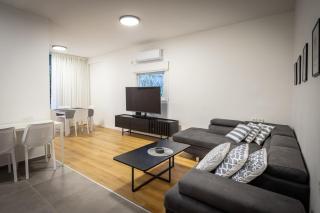 Cozy 1-Bedroom Retreat in Tel Aviv - 0