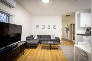 Cozy 1-Bedroom Retreat in Tel Aviv - 4