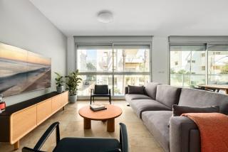 Gordon Beach Bright Spacious Stay - 5