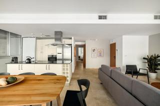 Gordon Beach Bright Spacious Stay - 1
