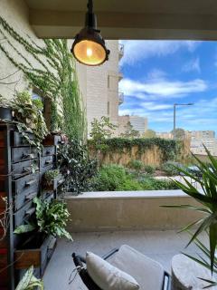 Talpiot Market Stylish Patio Duplex - 5