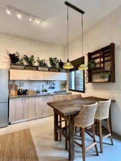 Talpiot Market Stylish Patio Duplex - 4