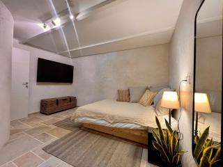 Talpiot Market Stylish Patio Duplex - 2