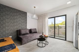 Gesher Haziv Peaceful Modern Stay - 2
