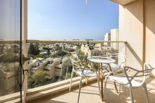 Skyline 1BR Apartment with City and Sea View - 9
