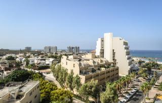 Skyline 1BR Apartment with City and Sea View - 1