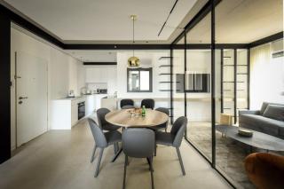 Modern and Vibrant 2BR apt with Private Balcony - 8