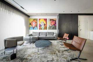 Modern and Vibrant 2BR apt with Private Balcony - 9