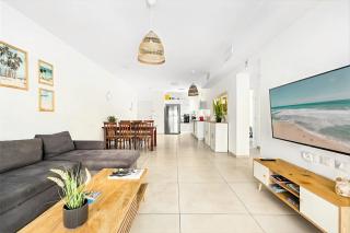 Mamad Sea Breeze Netanya Retreat by Sea N Rent - 2