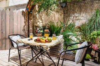 Modern-Rustic Haven in the City - 7