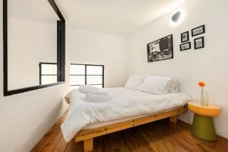 Modern-Rustic Haven in the City - 6