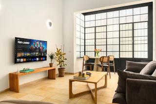 Modern-Rustic Haven in the City - 5