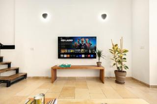 Modern-Rustic Haven in the City - 1