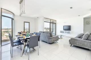 Herzliya Seaside Charming Home - 1