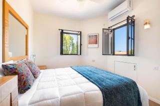 Ramat Hasharon Duplex Rooftop Oasis with Shelter - 7