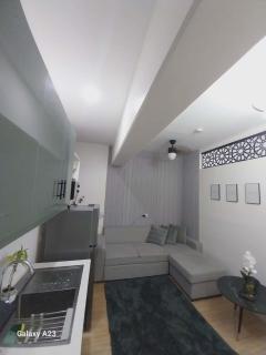 Crestview Suites at Royal Ocean Crest Mactan near Airport-Spacious 1 Bedroom with Balcony&Pool View - 1