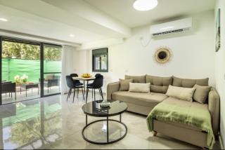 Modern 2BR Apartment Near Baháʼí Gardens Haifa - 8
