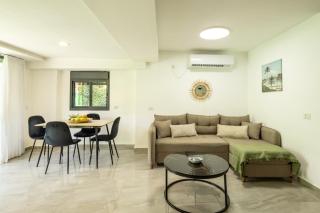 Modern 2BR Apartment Near Baháʼí Gardens Haifa - 2