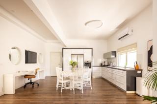 The Heart of Tel Aviv Elegant Home - 8
