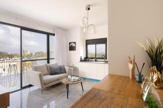 Haifa Luxury Penthouse Sea & City Views - 6