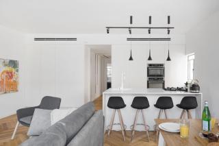 Spacious Modern 3BD Apt by Sea N Rent - 6
